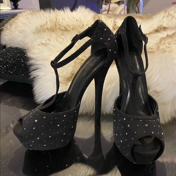 Black high heels Never used ✨Size 8.5 Brand “ It Call Spring “Very comfortable - Picture 12 of 14